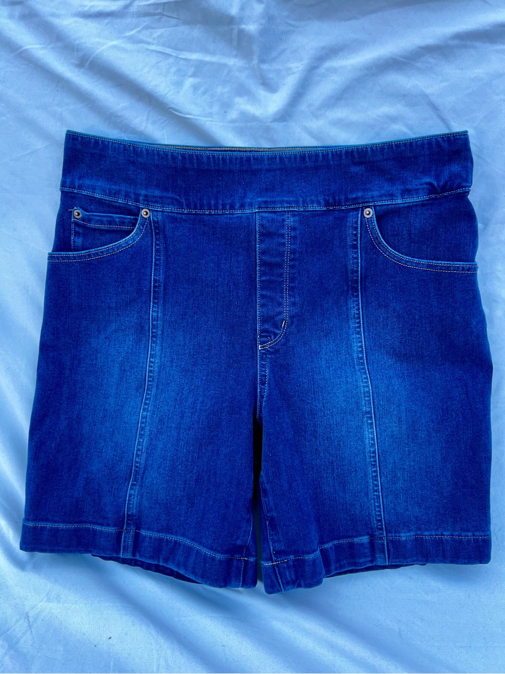 Duluth Trading Jean Netics Shorts Size 12 Womens Warm Indigo Denim 7” inseam